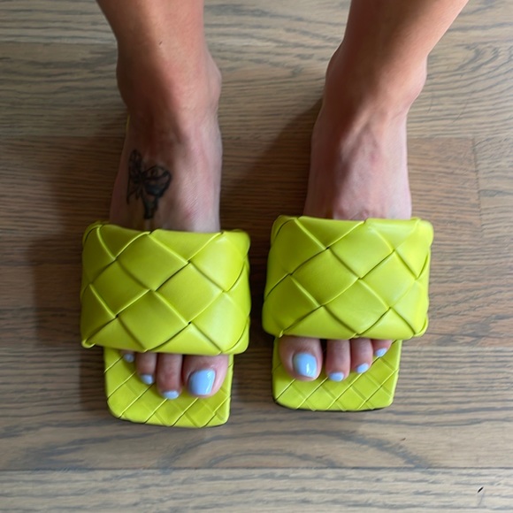 Bottega Veneta Lido Sandal - Picture 2 of 13